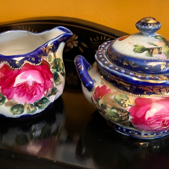 Creamer and sugar - Picture 3 of 8